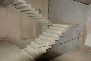 Железобетонные ступени для лестниц: преимущества и особенности